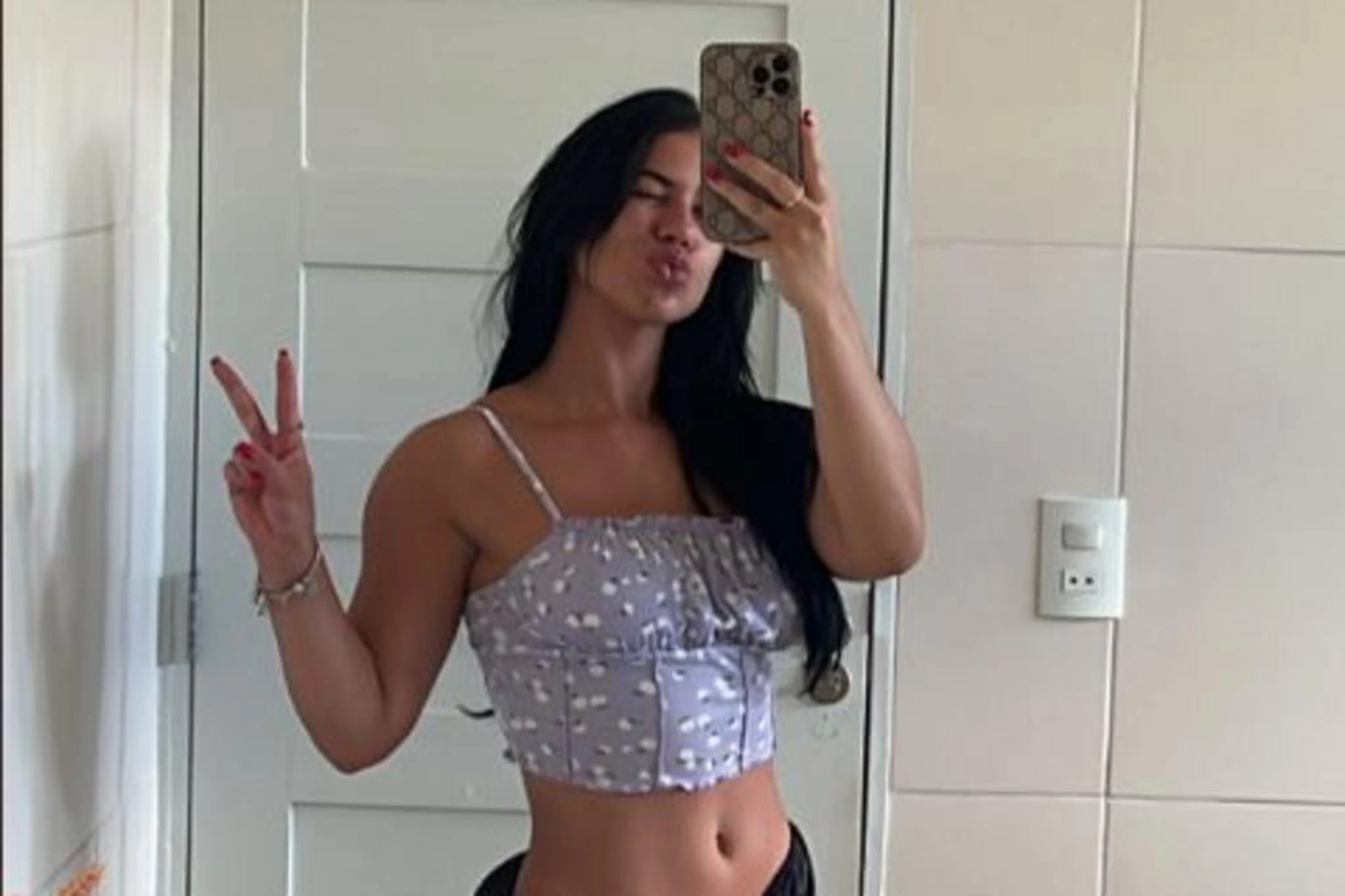 Reprodução/Twitter @larissatomasia