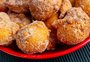 Receita de bolinho de chuva simples e sequinho