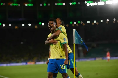 Brazil's forward #20 Estevao celebrates with teammate forward #07 Joao Pedro after scoring his team's first goal during the 2026 FIFA World Cup South American qualifiers football match between Brazil and Chile, at the Maracana stadium in Rio de Janeiro, Brazil on September 4, 2025. (Photo by Mauro PIMENTEL / AFP)Editoria: SPOLocal: Rio de JaneiroIndexador: MAURO PIMENTELSecao: soccerFonte: AFPFotógrafo: STF<!-- NICAID(16117514) -->