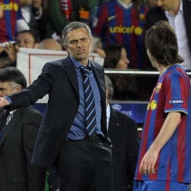 98181175Inter Milan's Portuguese coach Jose Mourinho (L) reacts in front of Barcelona's Argentinian forward Lionel Messi (R) during the UEFA Champions League semi-final second leg football match Barcelona vs Inter Milan on April 28, 2010 at the Camp Nou stadium in Barcelona. AFP PHOTO / Filippo MONTEFORTE (Photo by JOSEP LAGO / AFP)Editoria: SPOLocal: BarcelonaIndexador: JOSEP LAGOSecao: soccerFonte: AFP<!-- NICAID(16025785) -->