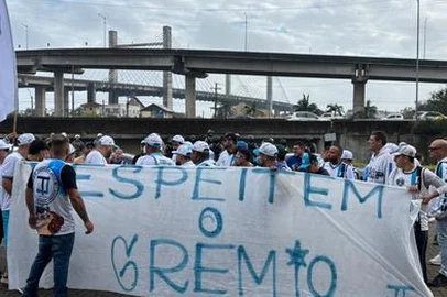 Torcida protesta na Arena antes do jogo contra o Bahia pelo Brasileirão 2025<!-- NICAID(16045282) -->