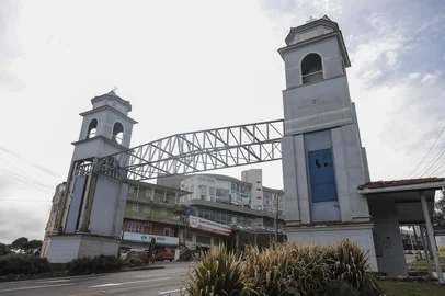 CAXIAS DO SUL, RS, BRASIL. 24-07-2025. Pórtico de Ana Rech, em Caxias do Sul, deve ser revitalizado. O projeto arquitetônico foi feito pela empresa Araz Incorporadora e entregue à prefeitura no dia 17 de julho.Indexador: Bruno Todeschini<!-- NICAID(16087054) -->