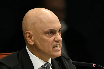 Brazil's Supreme Court Justice Alexandre de Moraes speaks at the first session to deliver the verdict in the trial against former Brazilian President Jair Bolsonaro at the Federal Supreme Court (STF) in Brasilia on September 2, 2025. Brazil's Supreme Court on Tuesday began verdict deliberations in the trial of former president Jair Bolsonaro, who is accused of plotting a coup to attempt to retain power after he lost the 2022 election. (Photo by Evaristo Sa / AFP)Editoria: POLLocal: BrasíliaIndexador: EVARISTO SASecao: trialsFonte: AFPFotógrafo: STF<!-- NICAID(16115220) -->