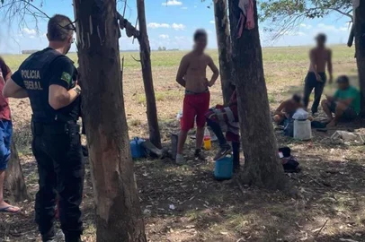 Trabalhadores em condições análogas à escravidão foram resgatados em propriedades rurais de Uruguaiana - Foto: Polícia Federal/Divulgação<!-- NICAID(15372353) -->