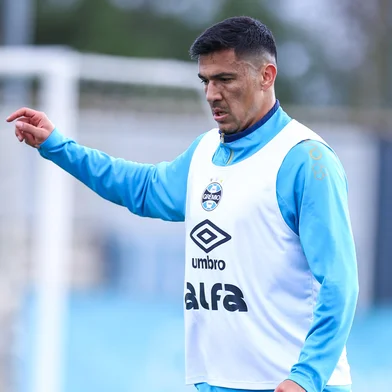 RS - FUTEBOL/ TREINO GREMIO 2025 - ESPORTES - Balbuena e jogadores do Gremio realizam treino tÃ©cnico durante a manha desta terca-feira, no CT Luiz Carvalho, na preparaÃ§Ã£o para a partida valida pelo Campeonato Brasileiro 2025. FOTO: LUCAS UEBEL/GREMIO FBPA<!-- NICAID(16094904) -->