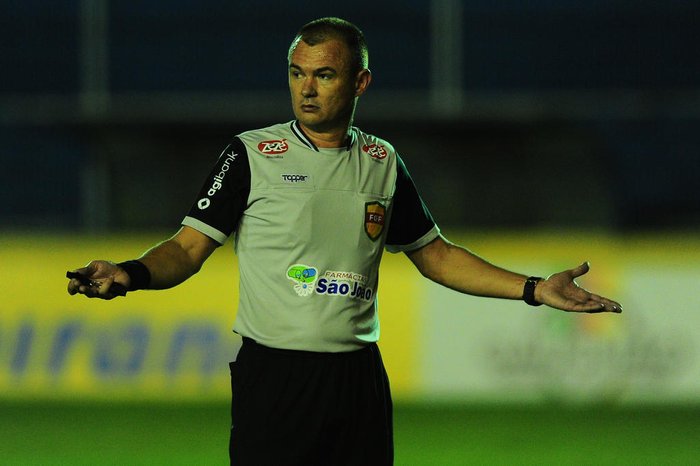 Atacante do Caxias que marcou dois gols contra o Inter se emociona: Vim da  base do Grêmio - O Bairrista