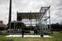 Porto Alegre, RS, Brasil - 21/12/2023 - Montagem da estrutura do Réveillon da Orla. (Foto: Anselmo Cunha/Agência RBS)<!-- NICAID(15631808) -->