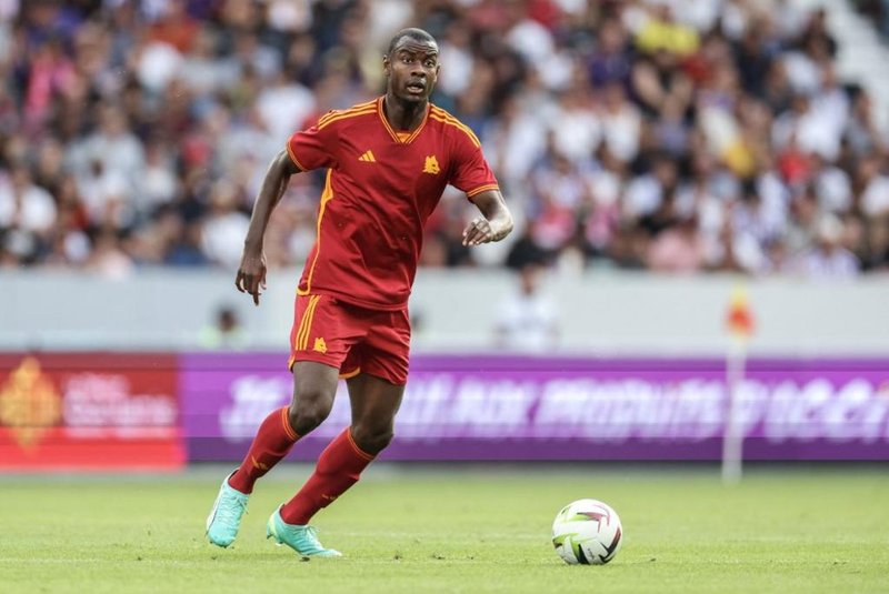 (FILES) AS Roma's French defender Obite Evan Ndicka controls the ball during a friendly football match between Toulouse (TFC) and AS Roma (ASR) at the Stadium TFC in Toulouse, southwestern France, on August 6, 2023. The match between Udinese and AS Roma in the 32nd round of the Italian Championship was called off on April 14, 2024, afterRoma's French defender #05 Obite Evan Ndicka fainted. (Photo by Charly TRIBALLEAU / AFP)<!-- NICAID(15734872) -->