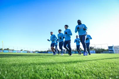 Grêmio voltou aos treinos.