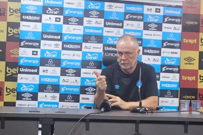 RECIFE, PE, BRASIL, 07-12-2025: Coletiva de Mano Menezes após Sport x Grêmio, na Ilha do Retiro, pelo Brasileirão Série A 2025. Foto: Filipe Duarte/Agência RBS<!-- NICAID(16182271) -->