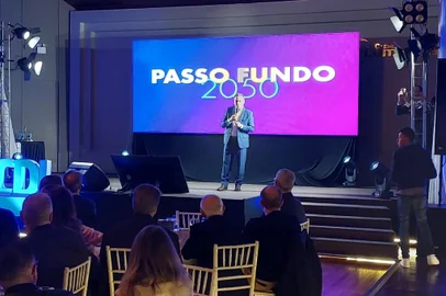 Prefeito de Passo Fundo faz balanço da gestão e apresenta novos projetos em palestra<!-- NICAID(15470214) -->