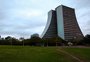 Skatista vai descer prédio famoso em Porto Alegre por lembrar rampa gigante