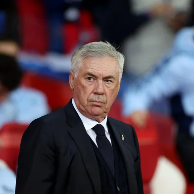 Real Madrid's Italian coach Carlo Ancelotti looks on ahead of the UEFA Champions League football match between Lille LOSC and Real Madrid at the Pierre Mauroy Stadium in Villeneuve-d'Ascq, northern France, on October 2, 2024. (Photo by FRANCK FIFE / AFP)Editoria: SPOLocal: Villeneuve-d'AscqIndexador: FRANCK FIFESecao: soccerFonte: AFPFotógrafo: STF<!-- NICAID(15901055) -->