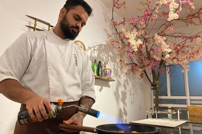 Frederico Feijó / Grupo RBS restaurante atende apenas oito pessoas por noite e oferece experiência inspirada em tradições japonesas<!-- NICAID(16181034) -->