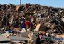 Limpeza de bairros afetados pela enchente em Canoas é concluída, mas aterro provisório causa problemas