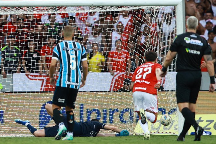 Pedro Ernesto: Marchesín é um goleiro muito fraco para o Grêmio