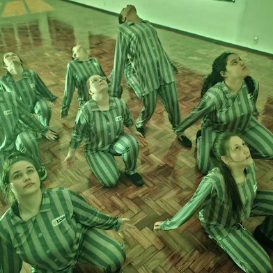 O quê? Estreia do Espetáculo de Danças Urbanas - O Trabalho LibertaQuando? Sábado dia 21/10/23Horário? Duas sessões- às16h e às 19hOnde? Centro de Cultura OrdovásValor do Ingresso? R$ 25,00Onde adquirir? Diretamente no J.Dance Estúdio pelo WhatsApp (54) 992020714 ou no local no dia do EspetáculoClassificação indicativa: 13+Seguem fotos em anexo para divulgação - créditos Juliano Vieira DiasE, sinopse abaixo:O Espetáculo - O Trabalho Liberta, conta com a criação coreográfica e direção artística de Juliano Vieira Dias, profissional das Danças Urbanas, atuante no ramo a mais de 15 anos na cidade de Caxias do Sul. Desde 2019 é proprietário do J.Dance Estúdio de Dança e em 2022 criou a primeira Cia de Dança do estúdio, focada no aprendizado e construção da arte da dança.<!-- NICAID(15569909) -->