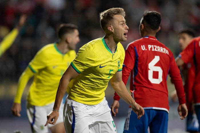 Com gol de jogador do Grêmio, Brasil vence o Chile nos pênaltis e conquista  o ouro no futebol masculino do Pan