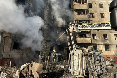 This handout photograph taken and released by the Ukrainian Emergency Service on November 19, 2025, shows Ukrainian emergency personnel operating at the site of a heavily damaged residential building following Russian air strike in the city of Ternopil, amid the Russian invasion of Ukraine. A Russian missile and drone strike on the western Ukrainian city of Ternopil killed at least 19 people and wounded dozens, officials said Wednesday, updating a previous toll. (Photo by Handout / UKRAINIAN EMERGENCY SERVICE / AFP) / RESTRICTED TO EDITORIAL USE - MANDATORY CREDIT "AFP PHOTO / UKRAINIAN EMERGENCY SERVICE" - NO MARKETING NO ADVERTISING CAMPAIGNS - DISTRIBUTED AS A SERVICE TO CLIENTS<!-- NICAID(16170212) -->