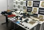 Operação prende oito pessoas e apreende armas, drogas e R$ 500 mil em Caxias do Sul 