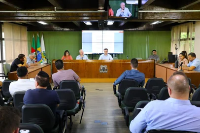 O requerimento 5/2024, protocolado e apreciado no âmbito da Comissão Parlamentar de Inquérito (CPI) das Funerárias, foi rejeitado por unanimidade, na reunião ordinária da manhã desta segunda-feira (18/11), na Sala das Comissões Vereadora Geni Peteffi. <!-- NICAID(15916064) -->