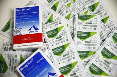 PORTO ALEGRE, RS, BRASIL, 22-05-2020: Cartelas das medicações Difosfato de Cloroquina, e Sulfato de Hidroxicloroquina, distribuídas na rede pública de saúde pelo SUS (FOTO FÉLIX ZUCCO/AGÊNCIA RBS, Editoria de Notícias).<!-- NICAID(14505860) -->