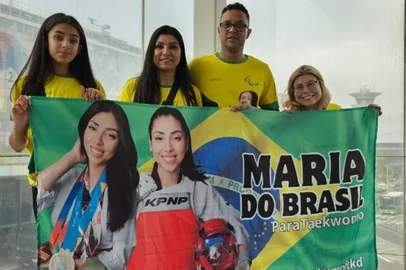 Familiares de Maria Eduarda Stumpf chegam em Paris para acompanhar as Paralimpíadas<!-- NICAID(15847795) -->