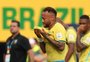 Lágrimas, ajoelhado no gramado e consolado por companheiros: veja as reações de Neymar após a eliminação do Brasil na Copa