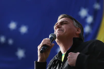 CAXIAS DO SUL, RS, BRASIL, 25/07/2024. Jair Bolsonaro em Caxias do Sul. Ato nesta quinta (25) é organizado pela aliança de partidos de direita em torno da pré-candidatura do vereador Maurício Scalco (PL) à prefeitura. (Bruno Todeschini/Agência RBS)Indexador: Bruno Todeschini<!-- NICAID(15822631) -->