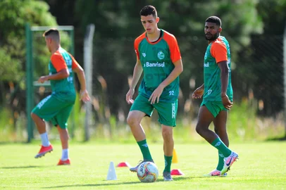 CAXIAS DO SUL, RS, BRASIL, 10/01/2021. Treino do Juventude - Reapresentação do Ju para a temporada 2021. Técnico Marquinhos Santos comandou o primeiro treino no CFAC. (Porthus Junior/Agência RBS)Indexador: Porthus Junior                  <!-- NICAID(14711643) -->