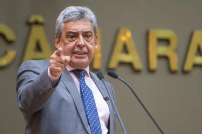 Prefeito Sebastião Melo discursa na Câmara Municipal.<!-- NICAID(15231823) -->