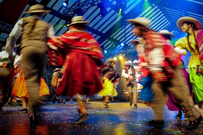 24 grupos de sete países desembarcam em Nova Petrópolis nesta quinta-feira para um dos eventos mais tradicionais da região das hortênsias. Criado em 1973 o Festival Internacional de Folclore acontece todos os anos e em 2025 traz grupos do Chile, Argentina, Costa rica, Colômbia, Canadá e México.<!-- NICAID(16080667) -->