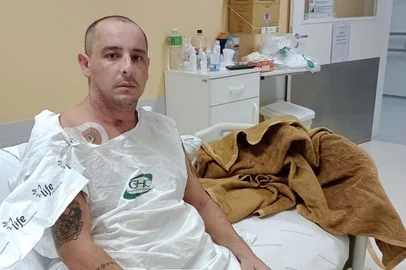Rai Duarte, torcedor do Brasil-Pel agredido após partida contra o São José, em recuperação no Hospital Cristo Redentor.Foto: Marta Cardoso / Divulgação<!-- NICAID(15146208) -->