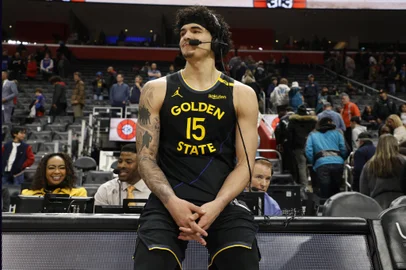 DETROIT, MI - JANUARY 09: Gui Santos #15 of the Golden State Warriors smiles after the win against the Detroit Pistons on January 09, 2025 at Little Caesars Arena in Detroit, Michigan. NOTE TO USER: User expressly acknowledges and agrees that, by downloading and/or using this photograph, User is consenting to the terms and conditions of the Getty Images License Agreement. Mandatory Copyright Notice: Copyright 2025 NBAE   Brian Sevald/NBAE via Getty Images/AFP (Photo by Brian Sevald / NBAE / Getty Images / Getty Images via AFP)<!-- NICAID(15951157) -->