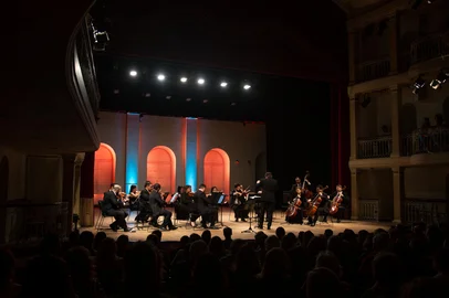 Orquestra Theatro São Pedro<!-- NICAID(15937942) -->