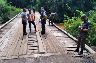 Vistoria do Comando Militar do Sul em ponte do município de Estrela