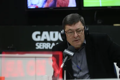 CAXIAS DO SUL, RS, BRASIL, 03/10/2024. Presidente do Caxias, Roberto de Vargas, participa do programa Show dos Esportes no estúdio da Rádio Gaúcha Serra. (Porthus Junior/Agência RBS)<!-- NICAID(15882315) -->