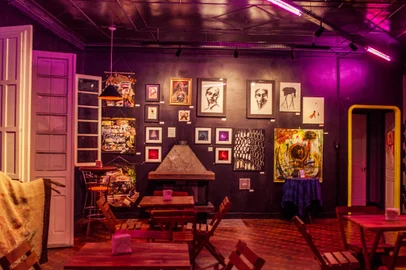 No dia 25 de Abril, às 20 horas no Campus 8, em Caxias do Sul, acontece uma conversa sobre o lançamento do catálogo e sobre os questionamentos e apontamentos que cercam a produção artística LGBTQIA+. Estarão presentes o artista Rafael Dambros, proponente deste projeto, e artistas participantes da exposição presentes no catálogo ANARCOQUEER.  <!-- NICAID(15406078) -->