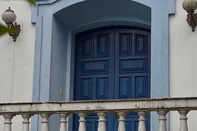 Perfil exibe portas e detalhes de casas antigas em Caxias. Página "Portas do Passado", no Instagram, instiga a curiosidade ao mostrar imóveis resilientes à passagem do tempo. Criador do acervo digital detalha como iniciativa surgiu.<!-- NICAID(16387859) -->