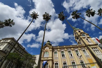 Caminhada na Praça da Alfândega, Coluna Sara Bodowsky<!-- NICAID(15710773) -->