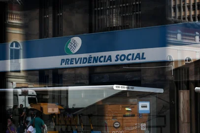 Porto Alegre, RS< BrasilINSS tem 19 imóveis de sua propriedade que estão em desuso em Porto Alegre. Dentre eles, há desde prédios até apartamentos e lotes.<!-- NICAID(16017545) -->