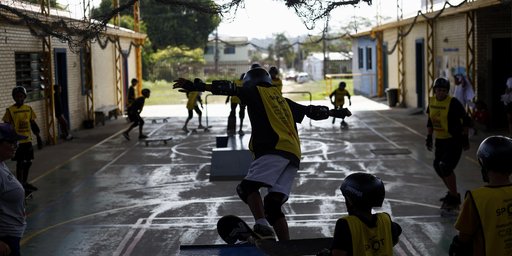 "N&atilde;o quero construir cadeias, esporte &eacute; o caminho", diz Rozeli, idealizadora de projeto social na Restinga