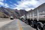 Picture released by Telam on January 17, 2022, showing trucks lining up in Las Cuevas, in the Argentine province of Mendoza, just before the Cristo Redentor-Libertadores international mountain pass across the Andes mountain range between Argentina and Chile's Valparaiso Region. - Between 1,800 and 2,000 trucks have been forming long lines for two days on the Argentine side of the Cristo Redentor Pass, the most important on the border with Chile, as a result of COVID-19 tests ordered by Chilean authorities, Argentine transporters said on January 18, 2022. (Photo by TELAM / AFP) / - Argentina OUT / RESTRICTED TO EDITORIAL USE - MANDATORY CREDIT "AFP PHOTO / TELAM" - NO MARKETING - NO ADVERTISING CAMPAIGNS - DISTRIBUTED AS A SERVICE TO CLIENTS<!-- NICAID(14993309) -->