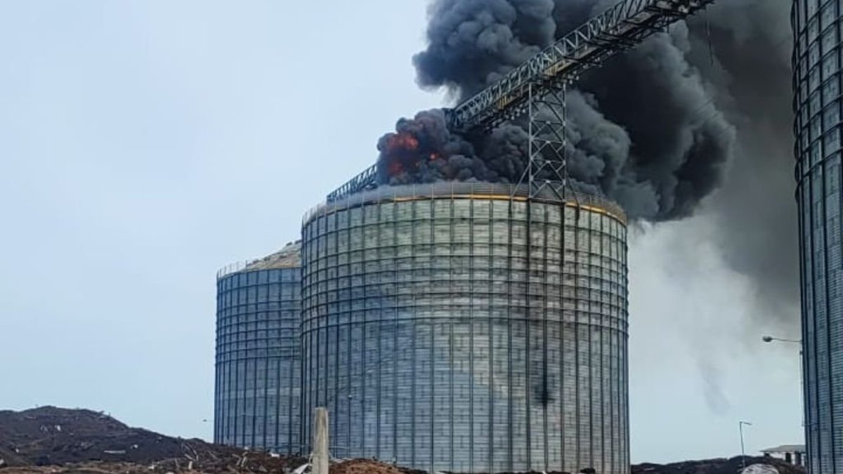 Incêndio atinge silo de empresa de grãos na BR-116, em Arroio Grande ...