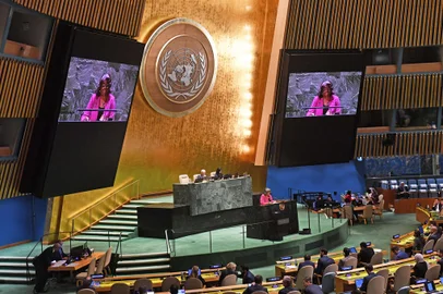 US Ambassador to the United Nations Linda Thomas-Greenfield speaks during the 10th Emergency Special Session (resumed) 39th plenary meeting on the Israeli-Palestinian conflict at the United Nations headquarters in New York City on October 27, 2023. Thousands of civilians, both Palestinians and Israelis, have died since October 7, 2023, after Palestinian Hamas militants based in the Gaza Strip entered southern Israel in an unprecedented attack triggering a war declared by Israel on Hamas with retaliatory bombings on Gaza. (Photo by Andrea RENAULT / AFP)Editoria: WARLocal: New YorkIndexador: ANDREA RENAULTSecao: diplomacyFonte: AFPFotógrafo: STR<!-- NICAID(15581484) -->