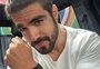 Caio Castro diz se incomodar por ter que pagar a conta em encontros e recebe críticas de mulheres nas redes sociais