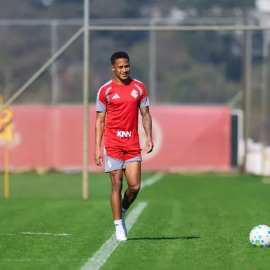 Vitinho se prepara para enfrentar o Corinthians