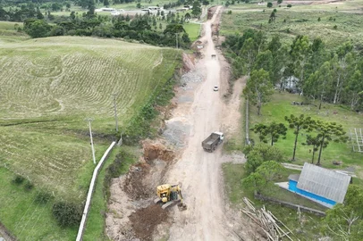 RS-427, em Cambará do Sul, está sendo pavimentada desde junho de 2024.