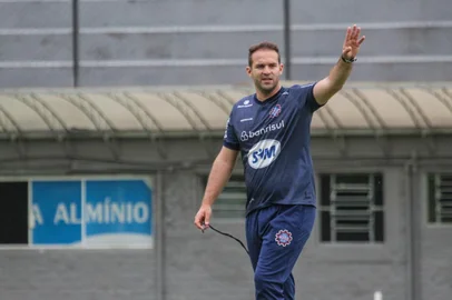 Técnico thiago Carvalho comanda o time grená na partida desta segunda-feira (27), contra o Juventude.<!-- NICAID(15360105) -->