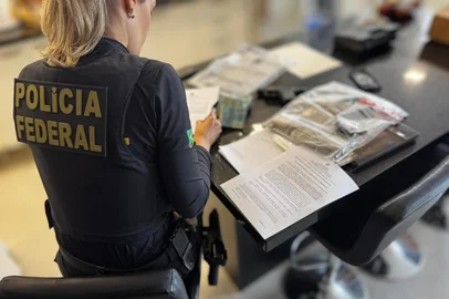 A Polícia Federal deflagrou, com o apoio do 9º Núcleo do Grupo de Atuação Especial de Combate ao Crime Organizado (GAECO) do Ministério Público Estadual, na manhã desta quinta-feira (30/10), a Operação Prior, com o objetivo de aprofundar a investigação de desvio de recursos públicos destinados às ações de saúde geridas pela Secretaria Municipal de Saúde de Bagé.  <!-- NICAID(16157061) -->